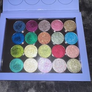 Devinah Cosmetics self made palette of gorgeous shadows! Retail is over $200